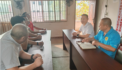 向誠率隊到聯(lián)系村宣講黨的二十屆三中全會、省委十二屆六次全會精神并調(diào)研督導(dǎo)駐村幫扶工作